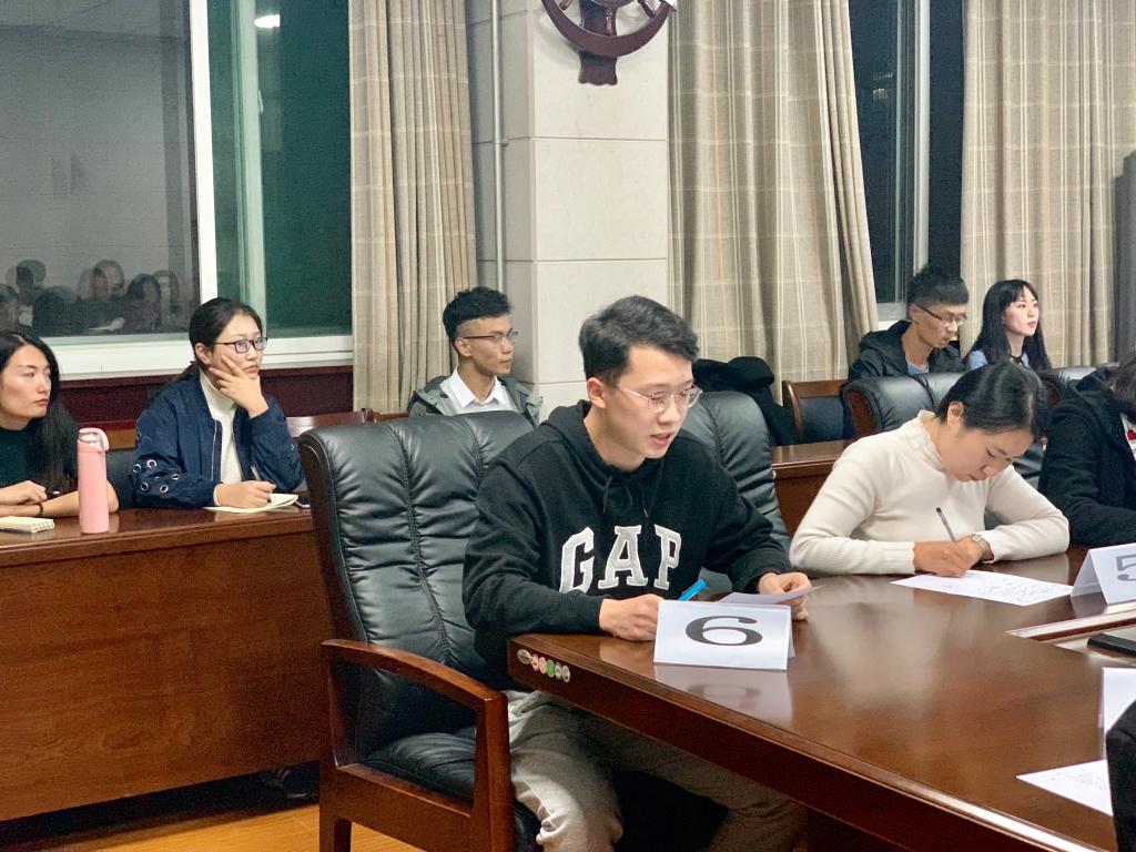 学校第七届职业能力素质拓展月系列活动--无领导小组面试初赛成功举办4.jpg