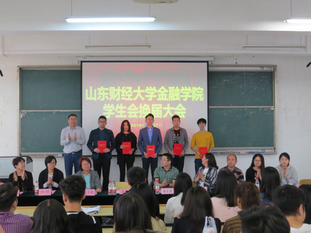 cctv5直播在线观看高清直播下载举办学生会换届大会3.jpg