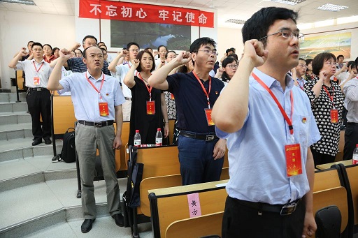 cctv5直播在线观看高清直播下载开展 “牢记初心 不忘使命” 全体党员重温入党誓词活动(4).jpg