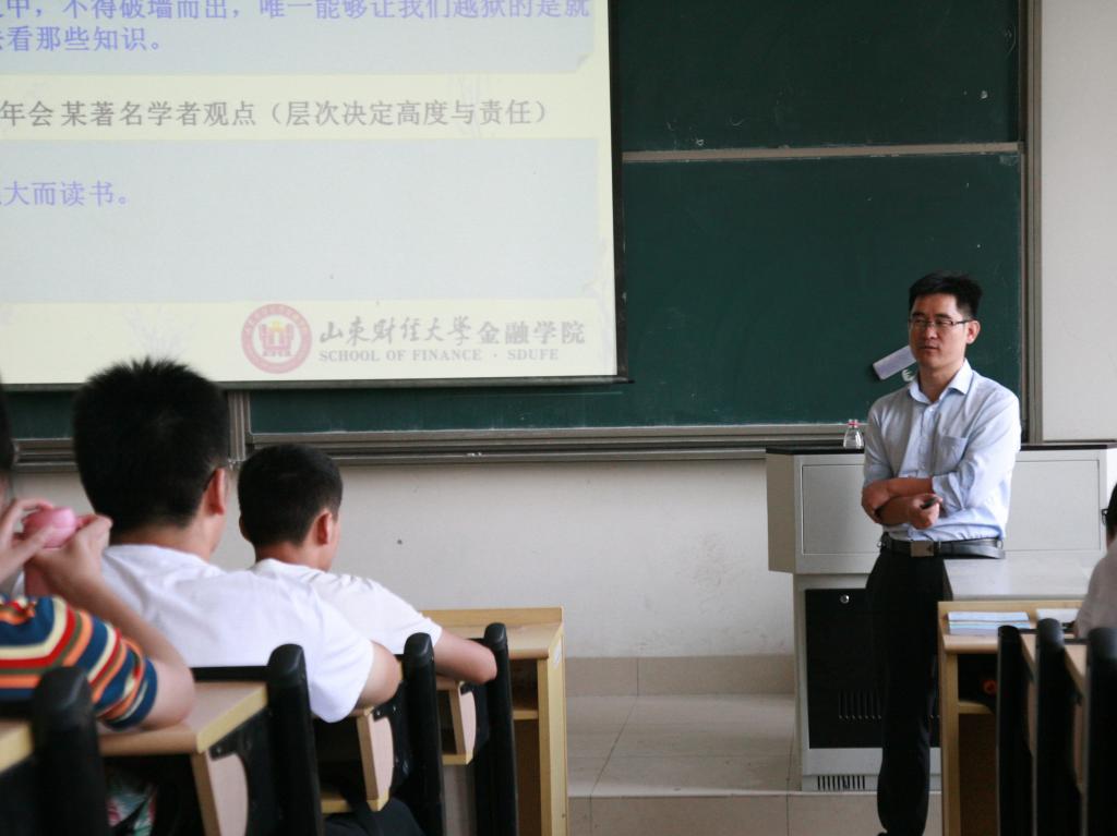 cctv5直播在线观看高清直播下载举办“专业面对面”新生专业教育讲座2.jpg